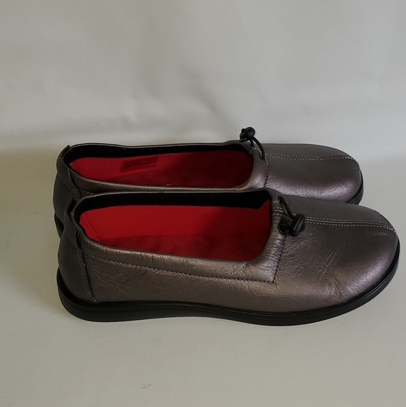 Sas ladies silver 8.5 wide shoes - Picture 2 of 8